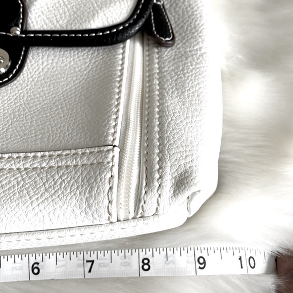 B.O.C. Crossbody Purse - Picture 10 of 14